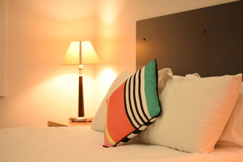 CROWN CENTRAL BUSINESS DISTRICT MOTEL - NO UNDER 18s - Rental Cars 34