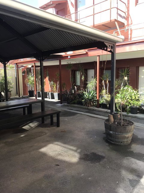 CROWN CENTRAL BUSINESS DISTRICT MOTEL - NO UNDER 18s - Rental Cars 13