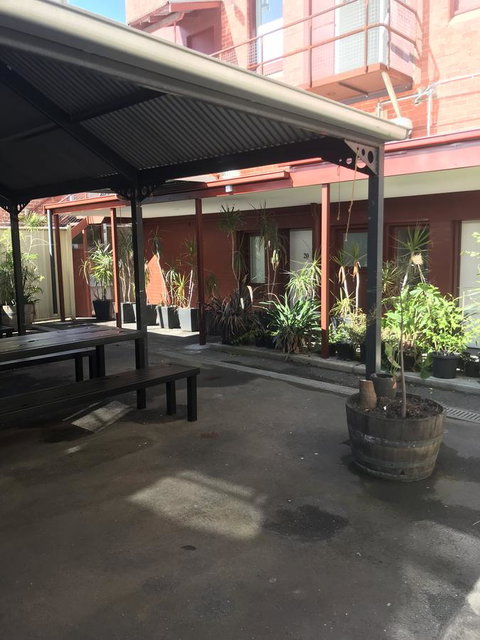 CROWN CENTRAL BUSINESS DISTRICT MOTEL - NO UNDER 18s - Rental Cars 20