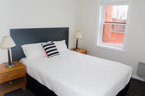 CROWN CENTRAL BUSINESS DISTRICT MOTEL - NO UNDER 18s - Rental Cars 41