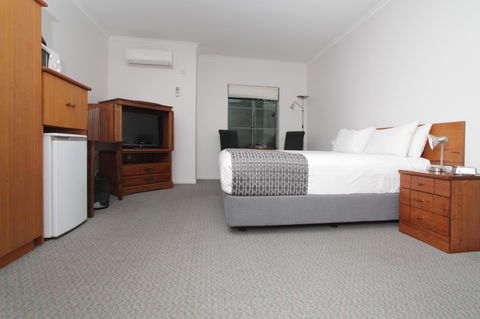 Quality Inn & Suites The Menzies - Rental Cars 4