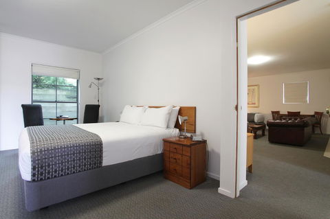 Quality Inn & Suites The Menzies - Rental Cars 12