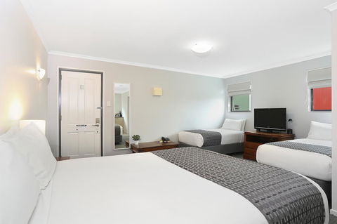 Quality Inn & Suites The Menzies - Rental Cars 15