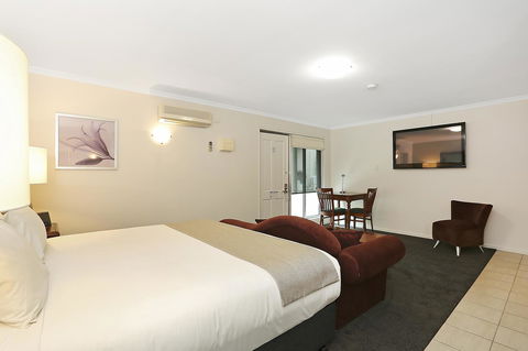 Quality Inn & Suites The Menzies - Rental Cars 38