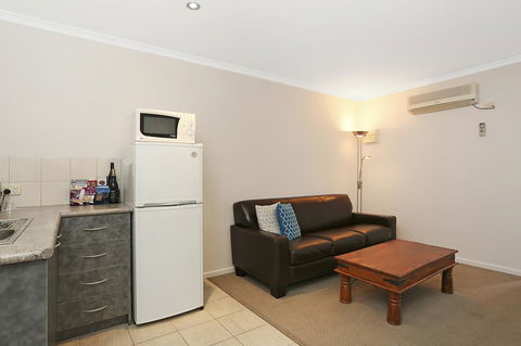 Quality Inn & Suites The Menzies - Rental Cars 39