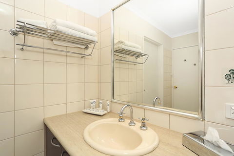 Quality Inn & Suites The Menzies - Rental Cars 32