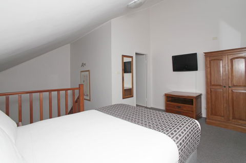 Quality Inn & Suites The Menzies - Rental Cars 24