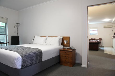 Quality Inn & Suites The Menzies - Rental Cars 13