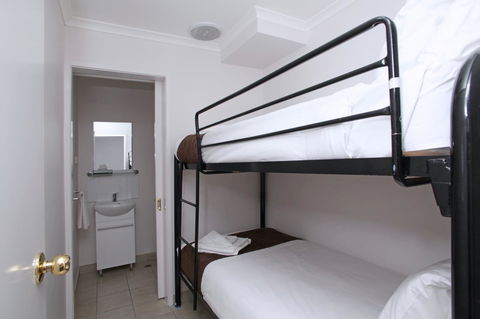 Quality Inn & Suites The Menzies - Rental Cars 27