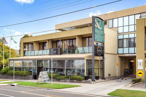 Quality Hotel Bayside Geelong - Rental Cars 0