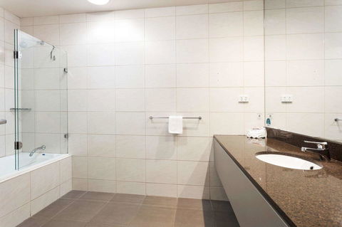 Quality Hotel Bayside Geelong - Rental Cars 11