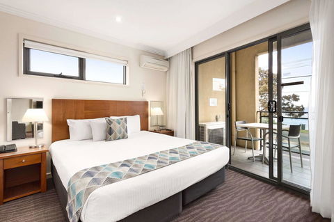 Quality Hotel Bayside Geelong - Rental Cars 3
