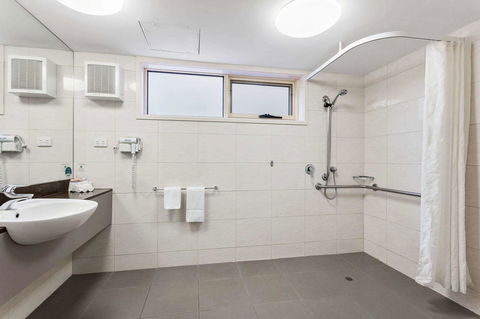 Quality Hotel Bayside Geelong - Rental Cars 13