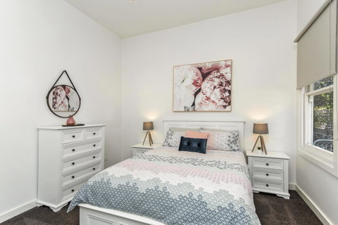 Central Bendigo Cottage, Walk To Everywhere!! - Rental Cars 1