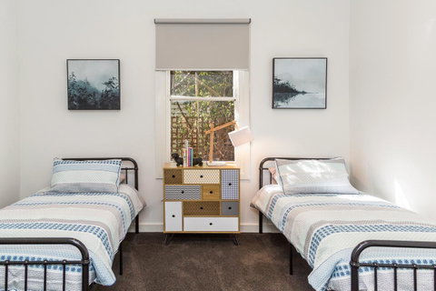 Central Bendigo Cottage, Walk To Everywhere!! - Rental Cars 6