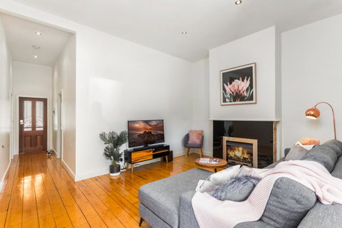 Central Bendigo Cottage, Walk To Everywhere!! - Rental Cars 9