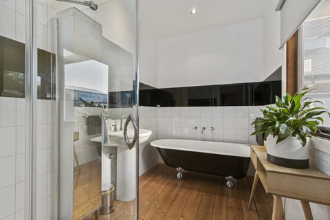Central Bendigo Cottage, Walk To Everywhere!! - Rental Cars 11
