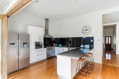Central Bendigo Cottage, Walk To Everywhere!! - Rental Cars 7