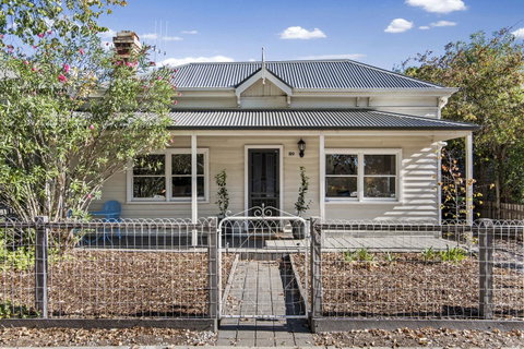 Central Bendigo Cottage, Walk To Everywhere!! - Rental Cars 10