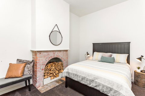 Central Bendigo Cottage, Walk To Everywhere!! - Rental Cars 5