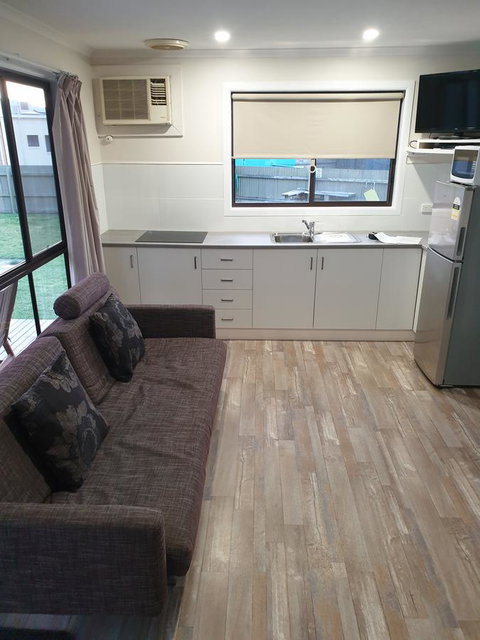 Beachcomber Holiday Units - Rental Cars 3