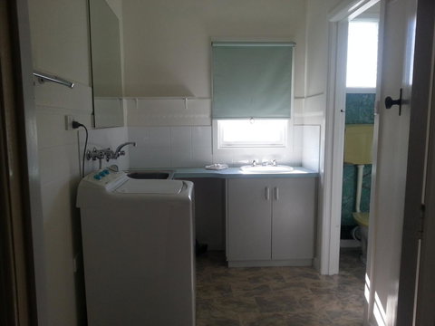 Beachcomber Holiday Units - Rental Cars 39