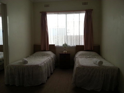 Beachcomber Holiday Units - Rental Cars 28