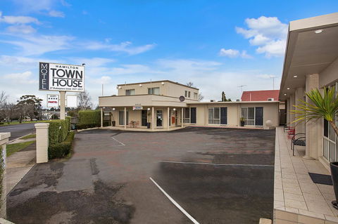 Hamilton Townhouse Motel - Rental Cars 13