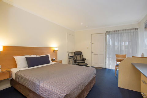 Hamilton Townhouse Motel - Rental Cars 22