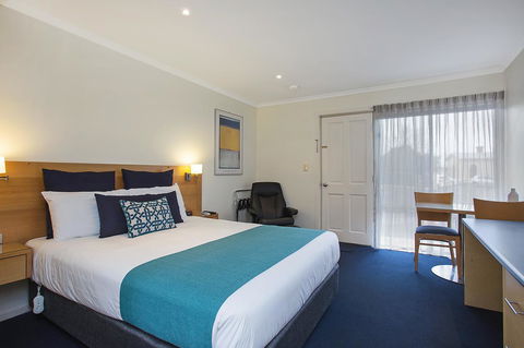 Hamilton Townhouse Motel - Rental Cars 19