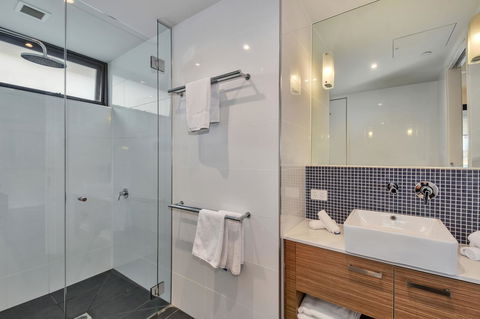 Vue Apartments Geelong - Rental Cars 18