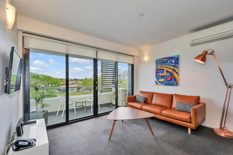 Vue Apartments Geelong - Rental Cars 40