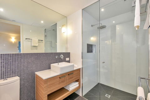 Vue Apartments Geelong - Rental Cars 12
