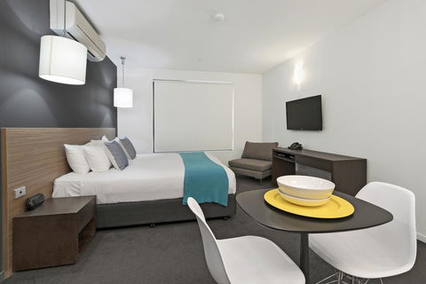 Vue Apartments Geelong - Rental Cars 6