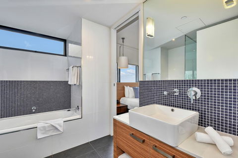 Vue Apartments Geelong - Rental Cars 38