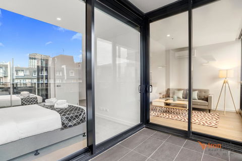 IFSuites (IFSTAYS) North Apartment - Rental Cars 36