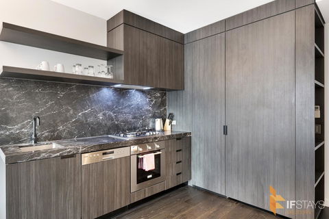 IFSuites (IFSTAYS) North Apartment - Rental Cars 9