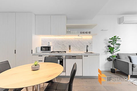 IFSuites (IFSTAYS) North Apartment - Rental Cars 5