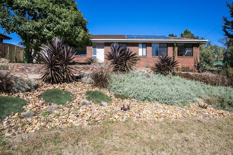 Fairhills - NEW LISTING, Beautifully Styled - Rental Cars 8