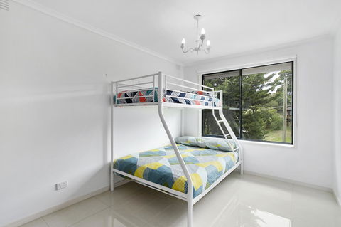 Fairhills - NEW LISTING, Beautifully Styled - Rental Cars 6