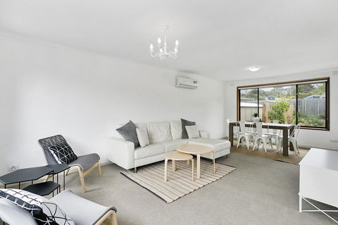 Fairhills - NEW LISTING, Beautifully Styled - Rental Cars 3