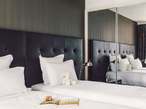 Quay West Suites Melbourne - Rental Cars 42