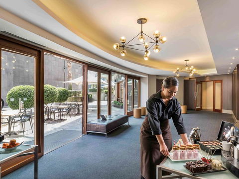 Quay West Suites Melbourne - Rental Cars 30