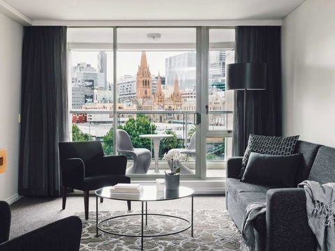 Quay West Suites Melbourne - Rental Cars 1