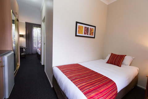 Barkly Motorlodge - Rental Cars 17