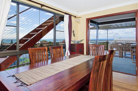 THE BOARDROOM ON BANKSIA - 11 Banksia Ave Bonny Hills - Rental Cars 2