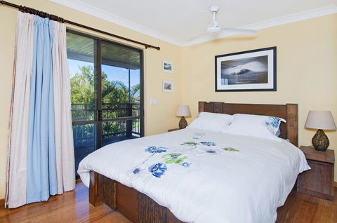 THE BOARDROOM ON BANKSIA - 11 Banksia Ave Bonny Hills - Rental Cars 3