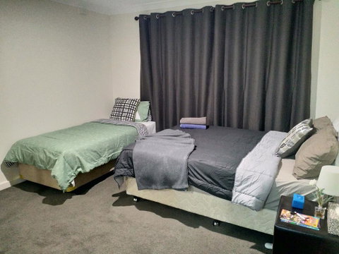 The Fawzi Muslim Homestay - Rental Cars 1
