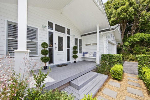 The Hamptons Beach House On Dutchies - Rental Cars 3