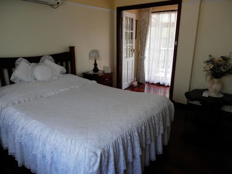 The Hideaway Luxury B&B Retreat - Rental Cars 0